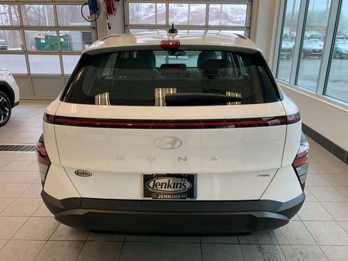 New 2026 Hyundai Kona SE image 14