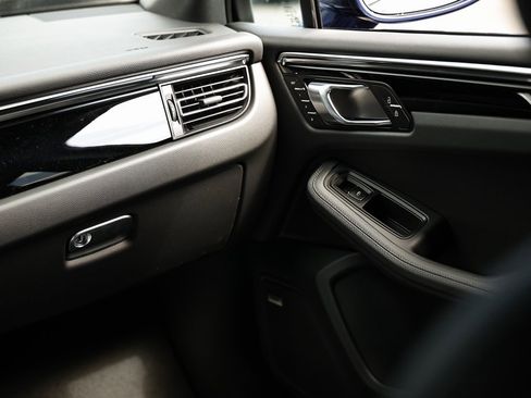 New 2026 Porsche Macan image 30