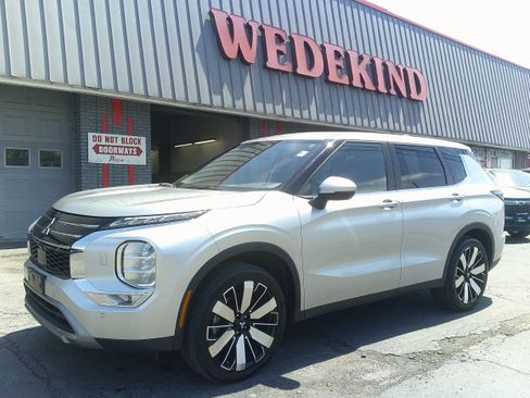 Used 2025 Mitsubishi Outlander SE AWD/4WD image 1