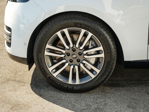 Certified 2023 Land Rover Range Rover SE AWD/4WD image 11