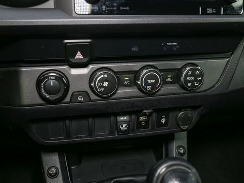 Used 2019 Toyota Tacoma TRD Off-Road AWD/4WD image 23