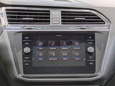 Certified 2024 Volkswagen Tiguan SE image 45