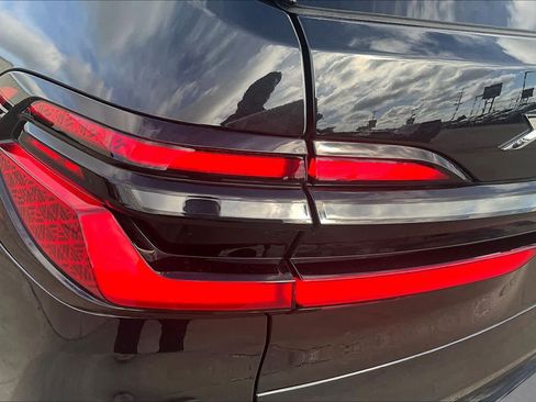 Used 2025 BMW X7 xDrive40i w/ M Sport Package AWD/4WD image 29
