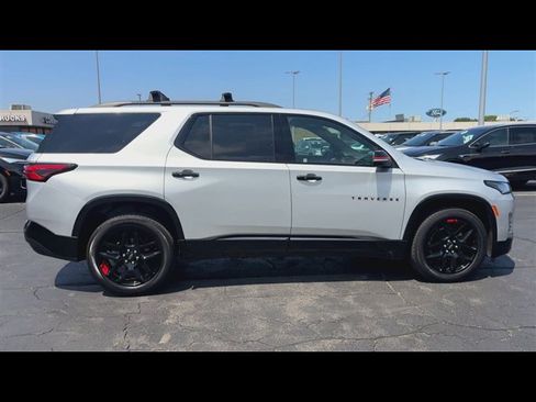 Used 2022 Chevrolet Traverse Premier w/ Redline Edition FWD image 9
