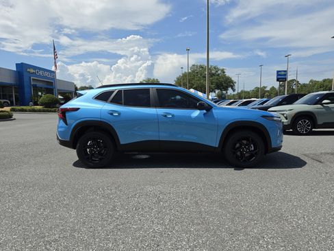 New 2026 Chevrolet Trax LT w/ Sunroof Package FWD image 3