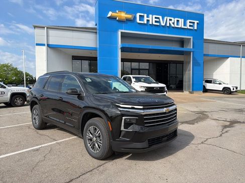 New 2026 Chevrolet Traverse LT FWD image 1