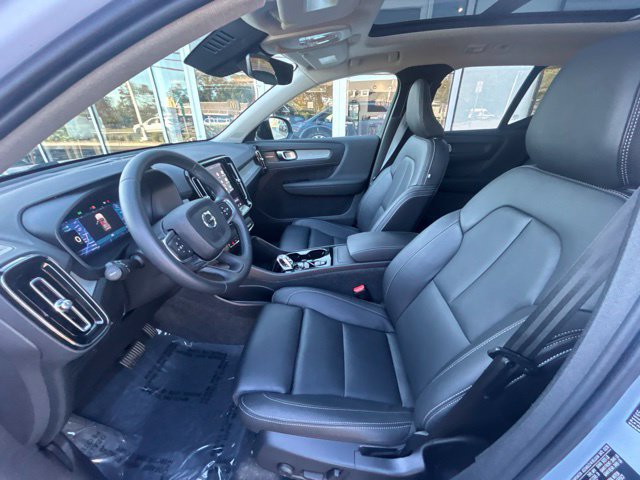 Used 2026 Volvo XC40 B5 Plus AWD/4WD image 19
