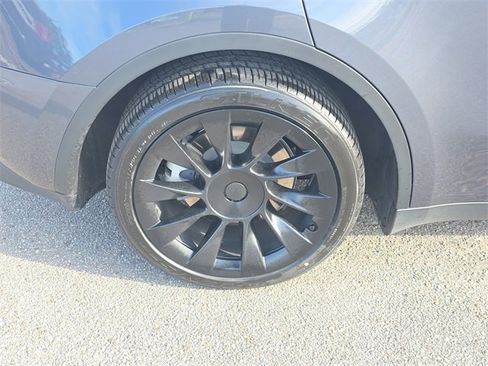 Used 2023 Tesla Model Y Long Range image 5