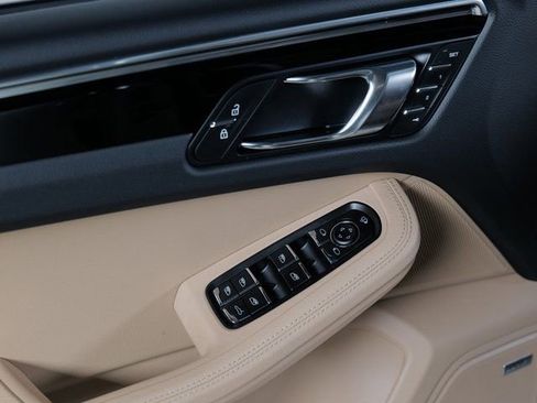 Certified 2026 Porsche Macan image 30