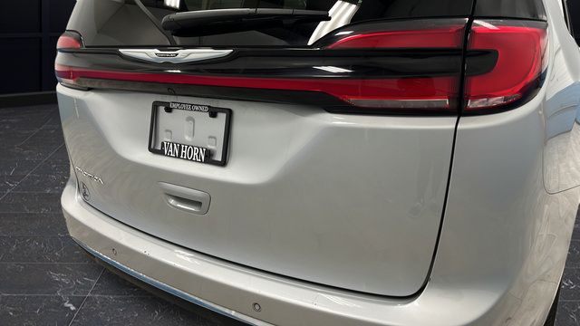 Used 2024 Chrysler Pacifica Touring-L FWD image 37