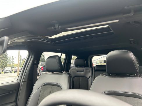 New 2025 Jeep Grand Cherokee image 25