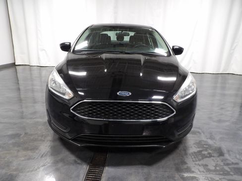 Used 2018 Ford Focus SE FWD image 2