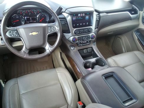 Used 2015 Chevrolet Suburban LT image 19