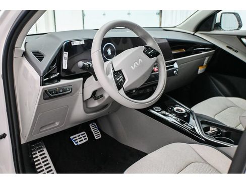 New 2026 Kia Niro Wave w/ Wave Preserve Package FWD image 18