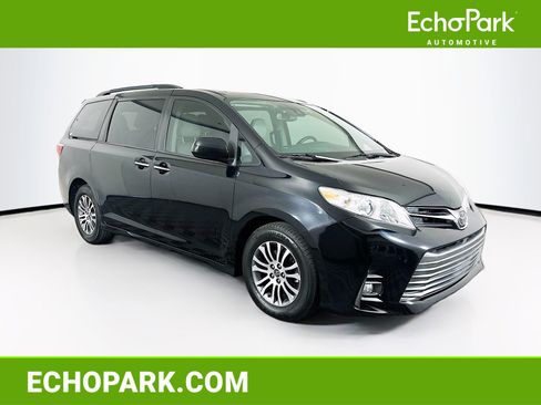 Used 2020 Toyota Sienna XLE image 1