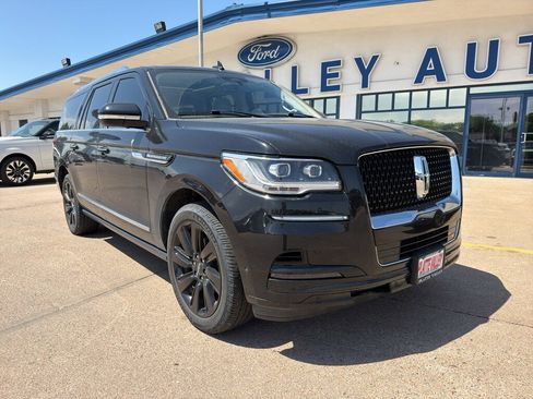 Used 2023 Lincoln Navigator L Reserve AWD/4WD image 2