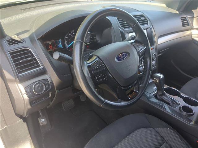 Used 2018 Ford Explorer XLT w/ Equipment Group 201A FWD image 10
