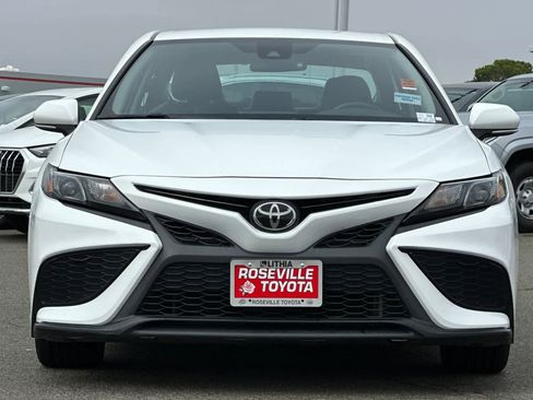 Certified 2022 Toyota Camry SE image 10