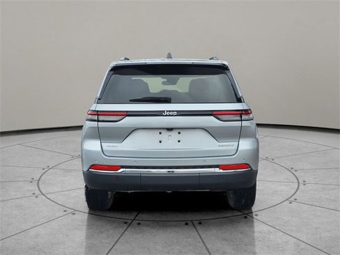 Certified 2023 Jeep Grand Cherokee Laredo X image 11