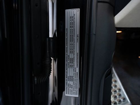 Used 2017 Bentley Bentayga image 17