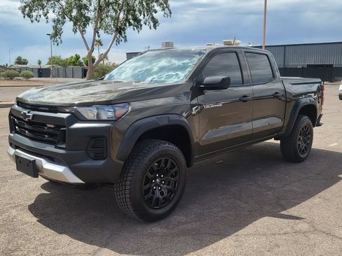 Used 2024 Chevrolet Colorado Trail Boss w/ Advanced Trailering Package AWD/4WD image 4