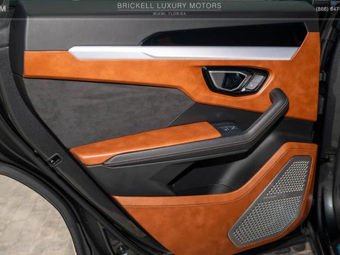 Used 2019 Lamborghini Urus AWD/4WD image 16