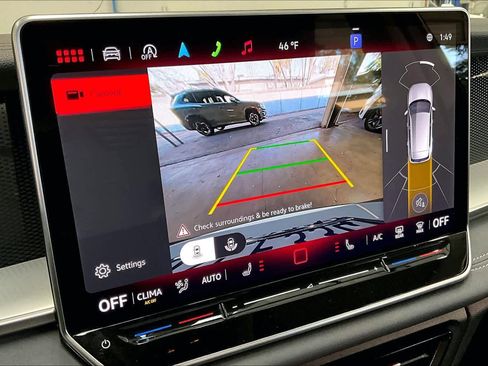 Used 2025 Volkswagen Tiguan SE image 23