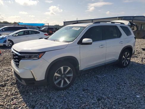 Used 2025 Honda Pilot Touring image 1
