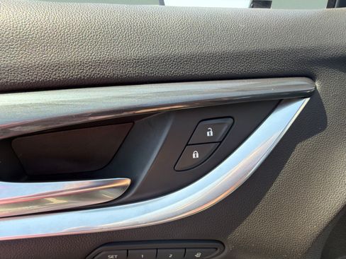 Used 2022 Buick Enclave Premium AWD/4WD image 21
