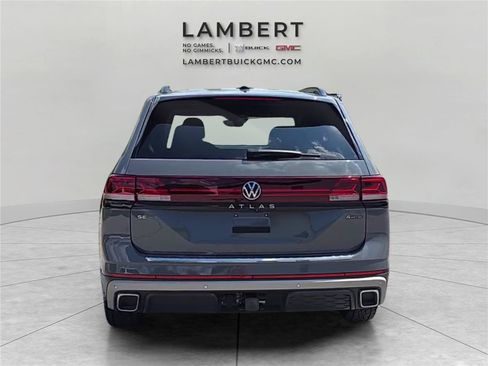 Used 2024 Volkswagen Atlas Peak Edition SE AWD/4WD image 4