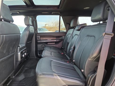 Used 2020 Ford Expedition Limited image 11