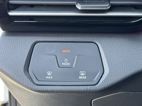 Certified 2023 Volkswagen ID.4 2WD image 28