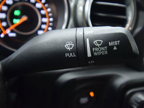 Used 2023 Jeep Gladiator Overland AWD/4WD image 38