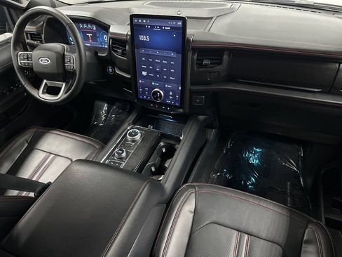 Used 2024 Ford Expedition Limited image 11
