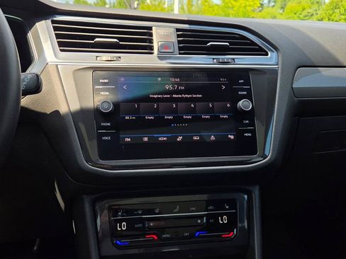 Certified 2023 Volkswagen Tiguan SE w/ Panoramic Sunroof Package FWD image 29