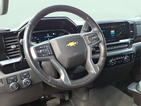 Used 2022 Chevrolet Silverado 1500 LT image 12