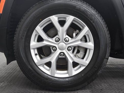 Used 2024 Jeep Grand Cherokee Limited image 9