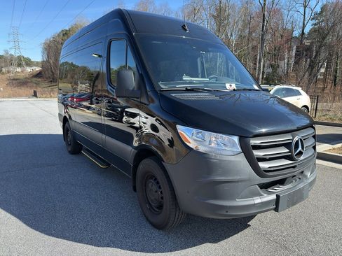 Used 2024 Mercedes-Benz Sprinter 2500 image 3