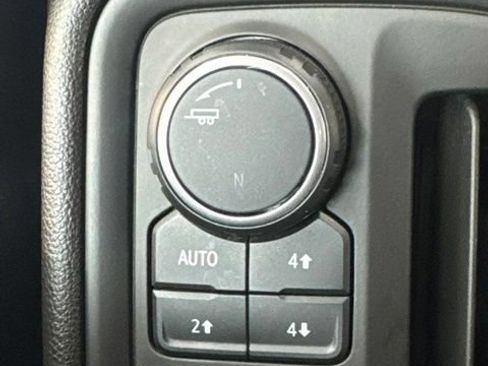 Used 2022 Chevrolet Silverado 1500 Custom Trail Boss AWD/4WD image 9