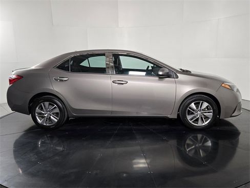 Used 2015 Toyota Corolla LE image 7