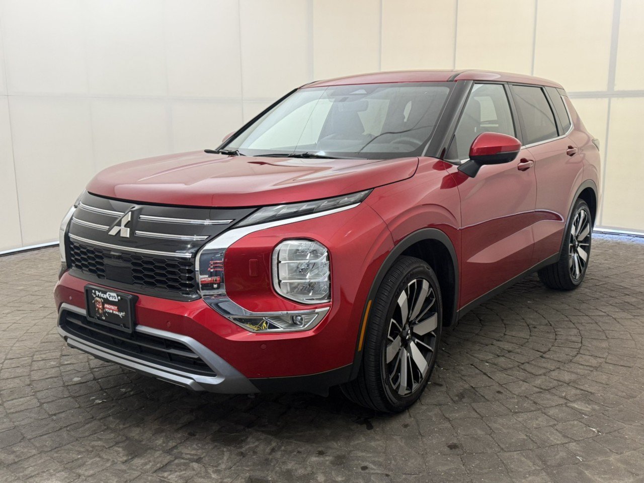 Used 2025 Mitsubishi Outlander SE AWD/4WD image 3