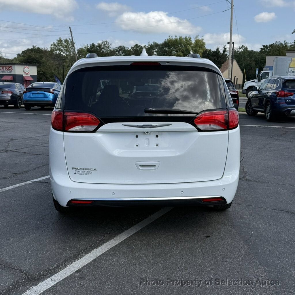 Used 2017 Chrysler Pacifica Touring-L Plus FWD image 11