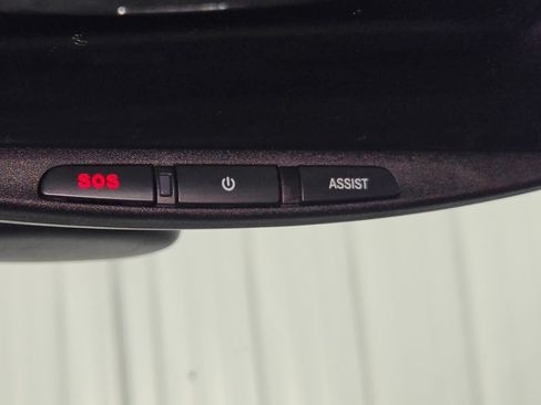Used 2019 Jeep Grand Cherokee Altitude AWD/4WD image 10