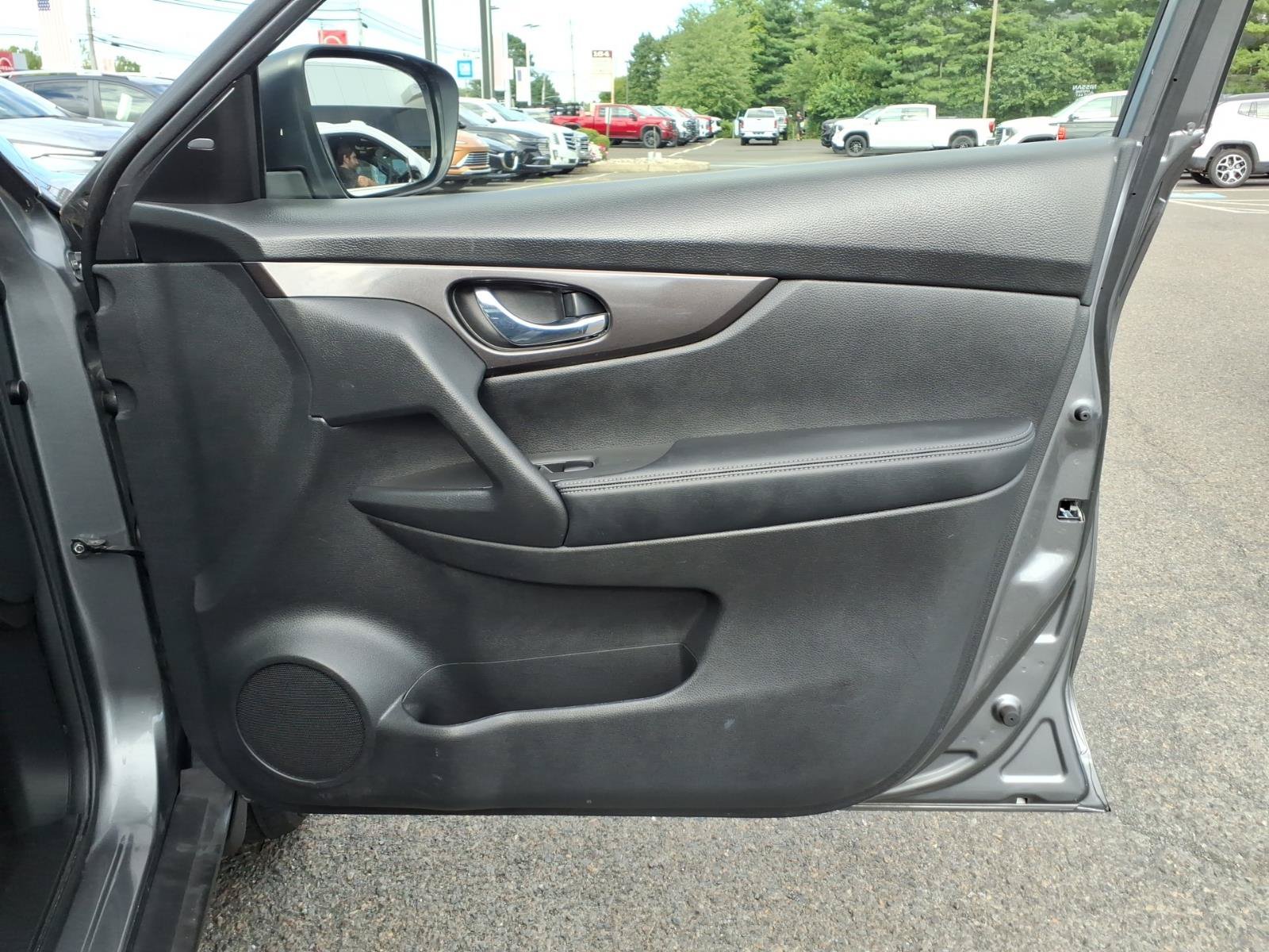 Used 2019 Nissan Rogue SV w/ Sun & Sound Touring Package AWD/4WD image 25