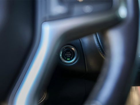 Used 2021 Chevrolet Suburban Z71 image 19