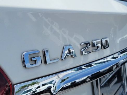 Used 2020 Mercedes-Benz GLA 250 4MATIC w/ Premium Package image 6