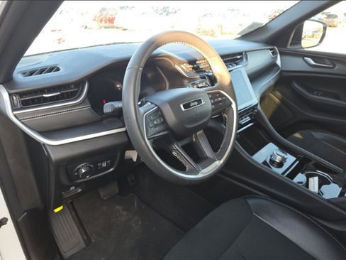 Used 2023 Jeep Grand Cherokee L Laredo AWD/4WD image 11