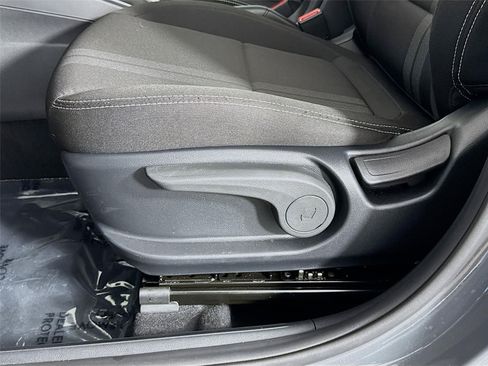 Certified 2025 Hyundai Venue SEL FWD image 20