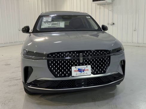 New 2026 Lincoln Nautilus Premier image 4