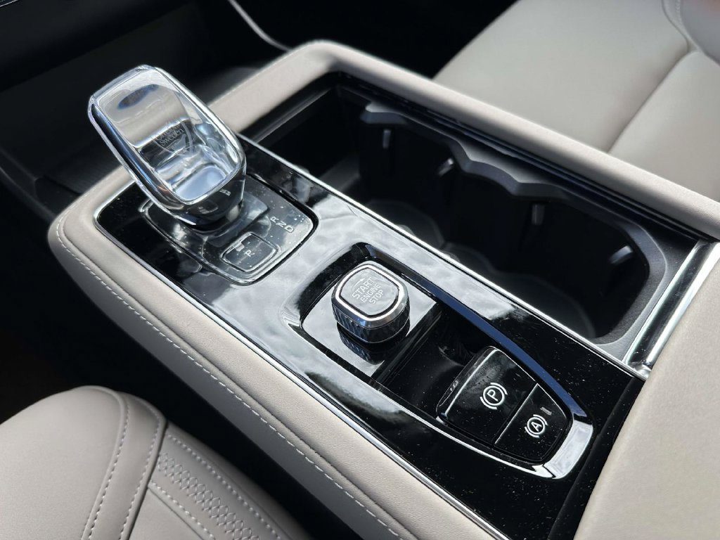 New 2026 Volvo XC90 T8 Plus w/ Protection Package Premier AWD/4WD image 6